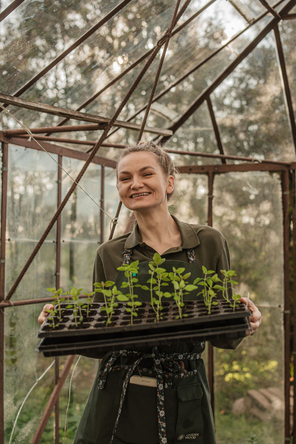 Limituotas komplektas "Gėlininkė" (prijuostė, marškinėliai, tamprės)