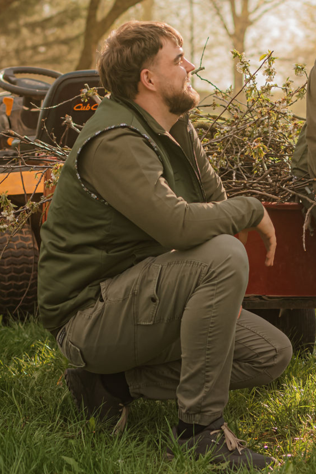 Dvipusė vyriška liemenė (su kišenėmis įrankiams)