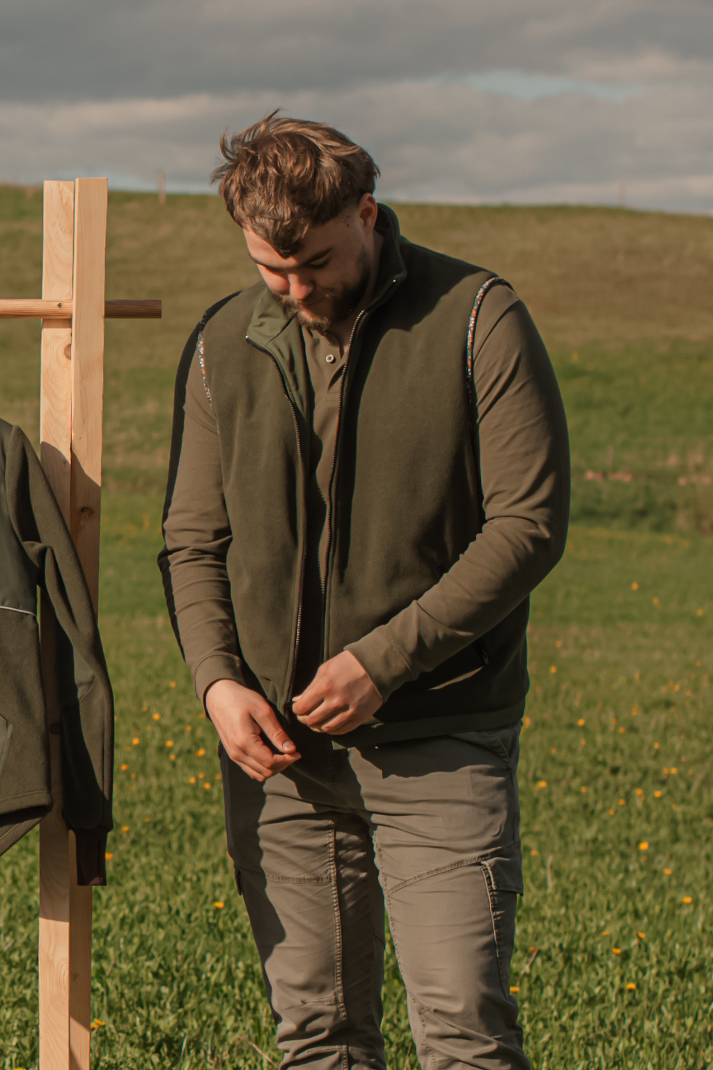 Dvipusė vyriška liemenė (su kišenėmis įrankiams)