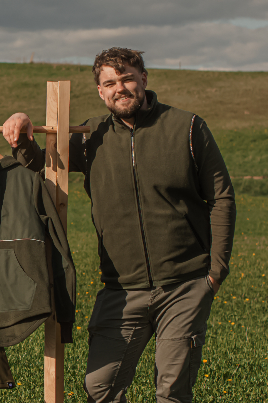 Dvipusė vyriška liemenė (su kišenėmis įrankiams)