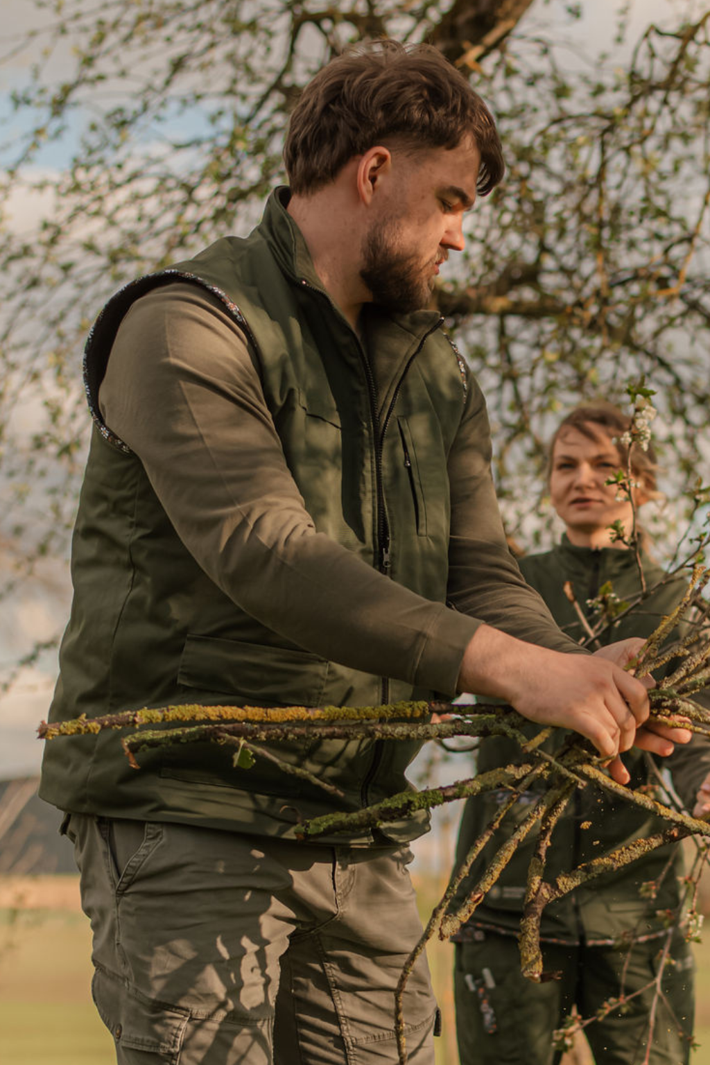 Dvipusė vyriška liemenė (su kišenėmis įrankiams)